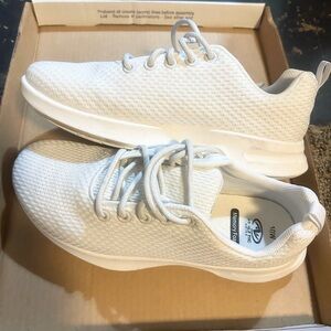 Athletic Works size 10 lace up memory foam sneakers